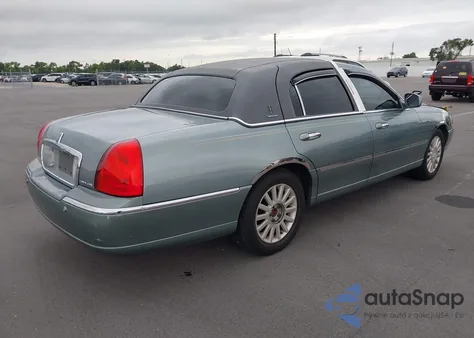 2004 Lincoln Town Car Signature z USA, uszkodzony, nr VIN 1LNHM81W74Y675064